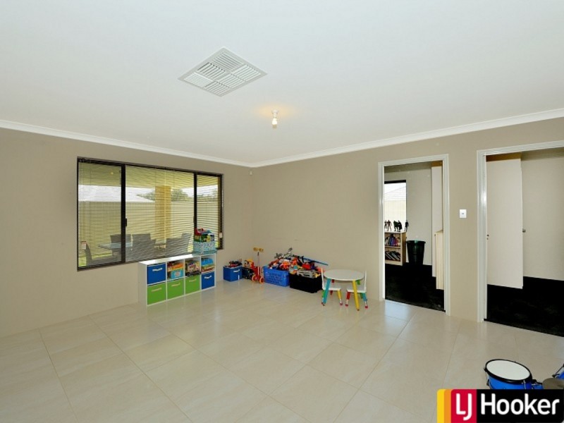 28 Broadmoor Loop, Meadow Springs WA 6210