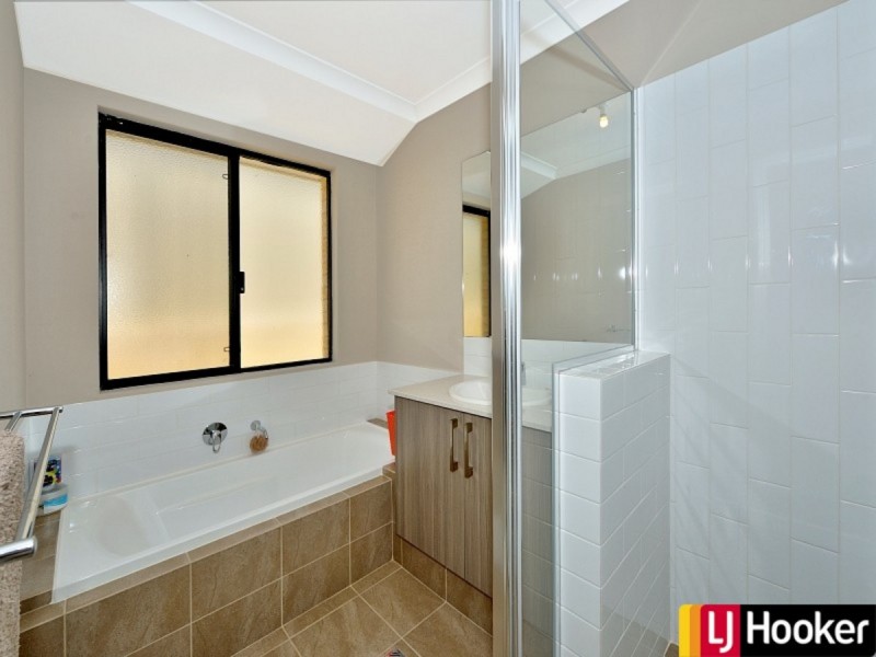 28 Broadmoor Loop, Meadow Springs WA 6210