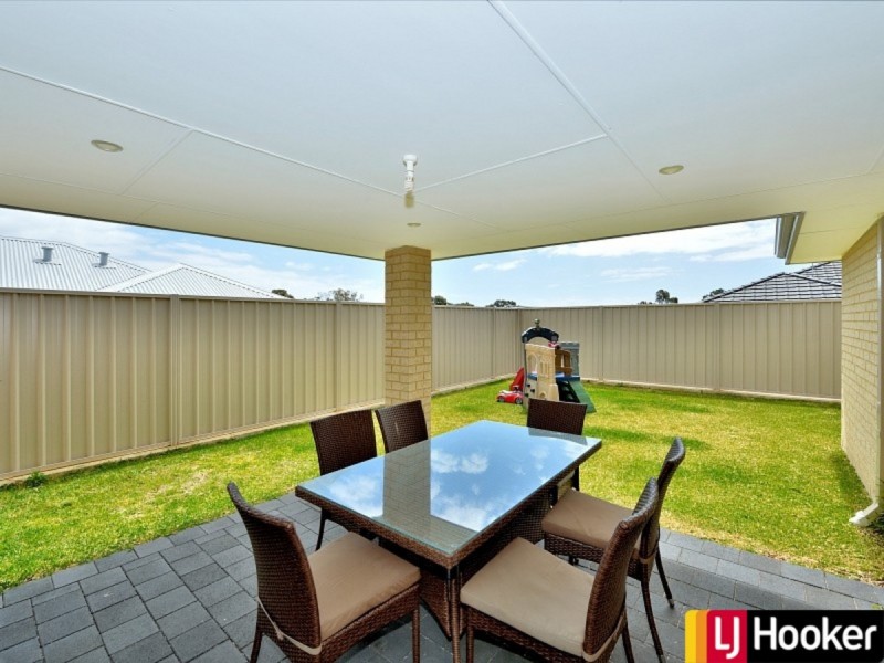 28 Broadmoor Loop, Meadow Springs WA 6210