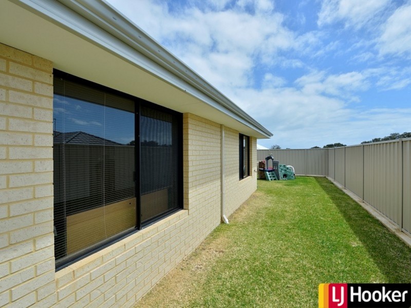 28 Broadmoor Loop, Meadow Springs WA 6210