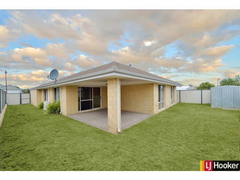 31 Newbridge Street, Meadow Springs WA 6210