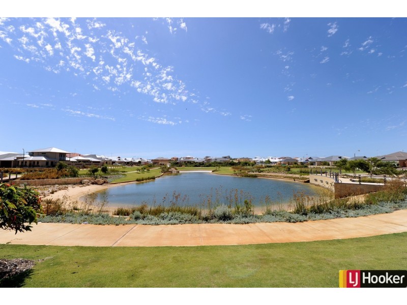 316 Peelwood Parade, Halls Head WA 6210