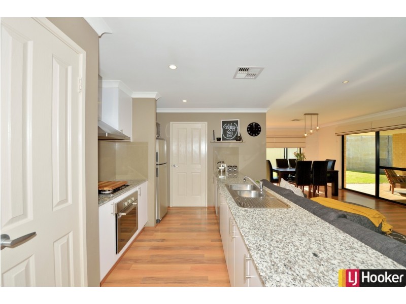 7 Nuchea Vista, Lakelands WA 6180