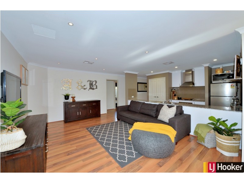 7 Nuchea Vista, Lakelands WA 6180