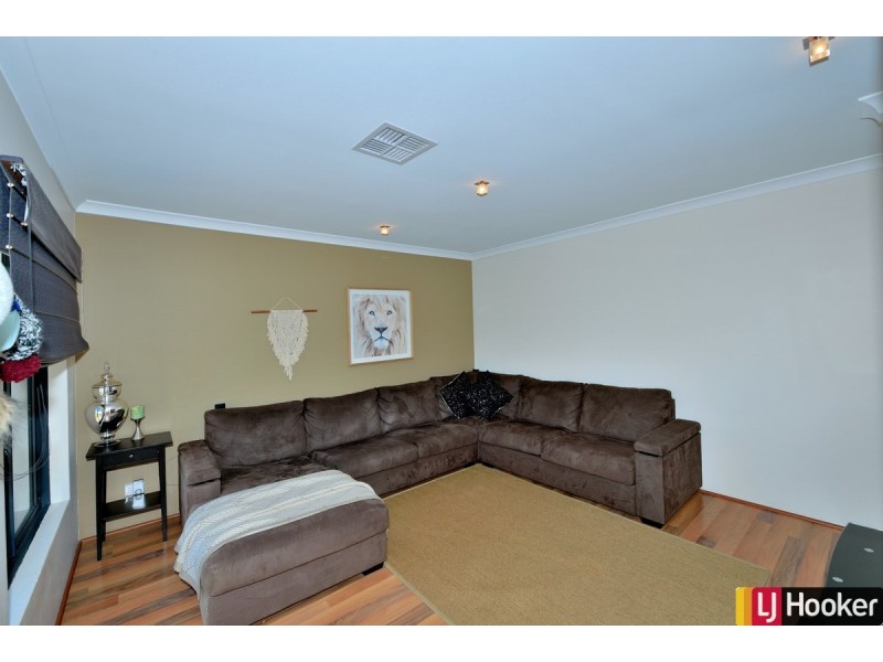 7 Nuchea Vista, Lakelands WA 6180