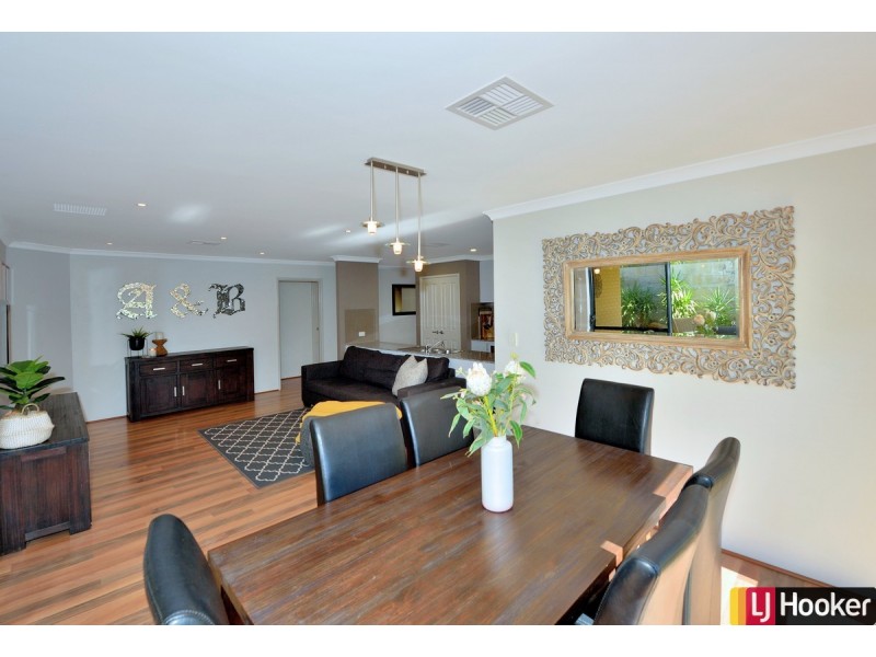 7 Nuchea Vista, Lakelands WA 6180