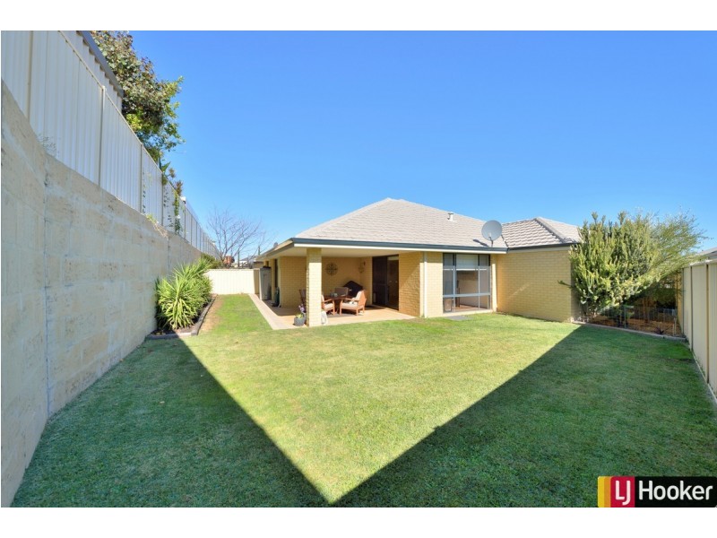 7 Nuchea Vista, Lakelands WA 6180