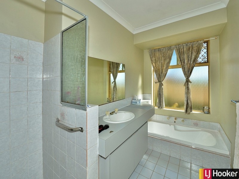 18 Magnolia Rise, Halls Head WA 6210