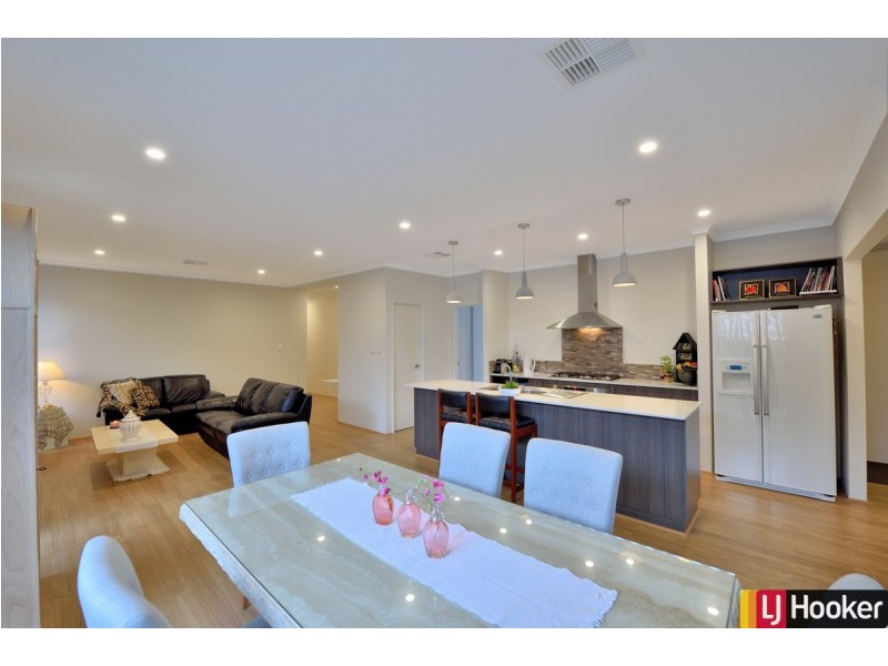 17 Clarendon Circuit, Lakelands WA 6180