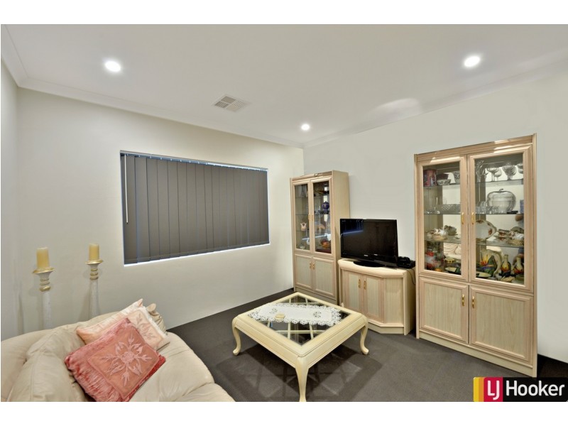 17 Clarendon Circuit, Lakelands WA 6180