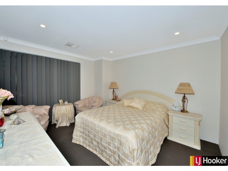 17 Clarendon Circuit, Lakelands WA 6180