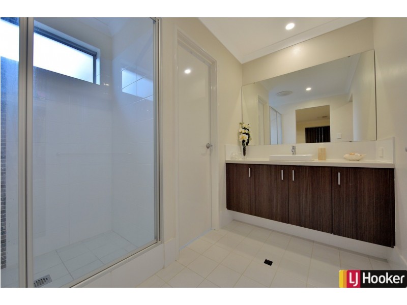 17 Clarendon Circuit, Lakelands WA 6180