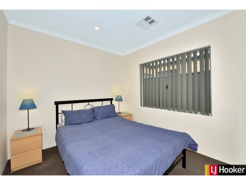 17 Clarendon Circuit, Lakelands WA 6180