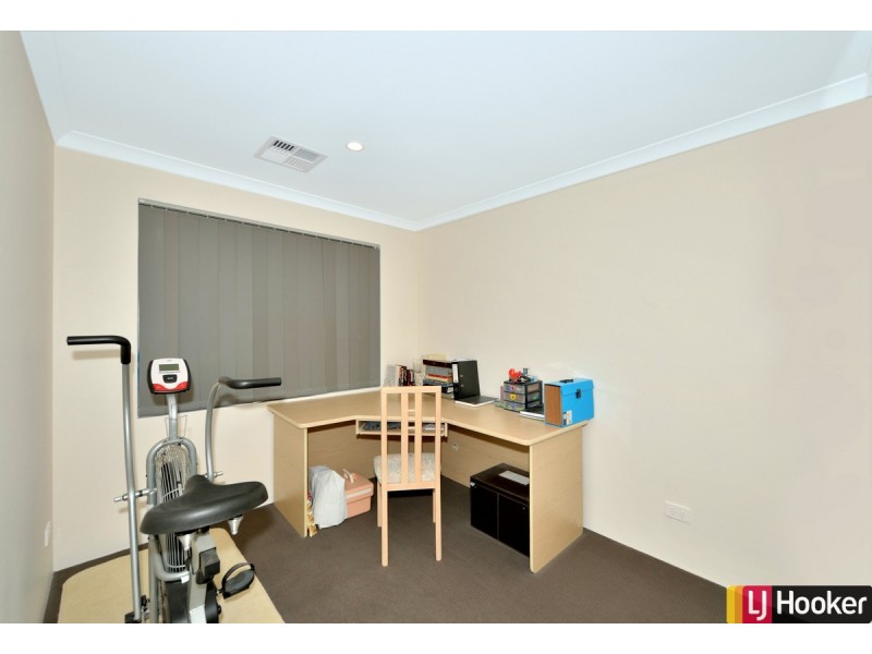 17 Clarendon Circuit, Lakelands WA 6180