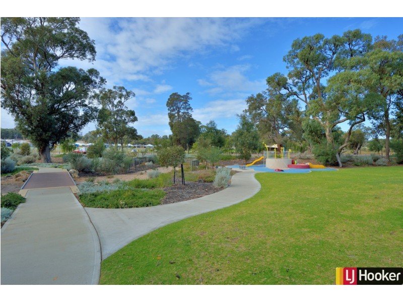17 Clarendon Circuit, Lakelands WA 6180