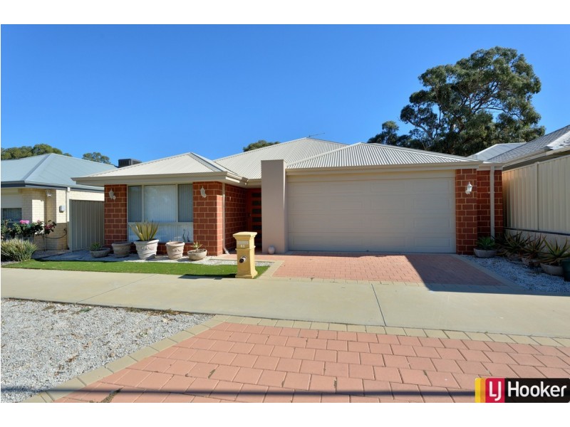 65 Warburton Trail, Lakelands WA 6180