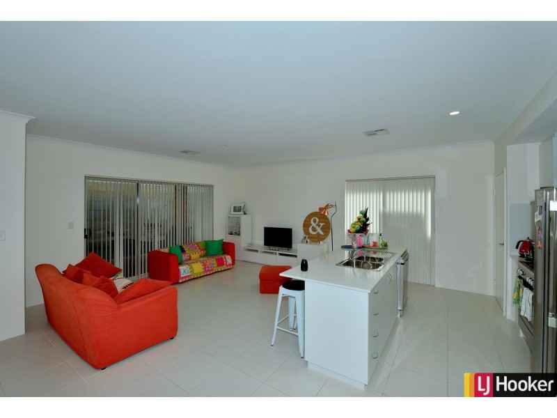 65 Warburton Trail, Lakelands WA 6180