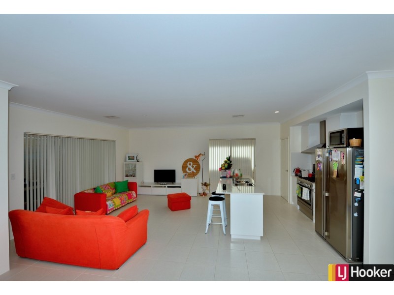 65 Warburton Trail, Lakelands WA 6180