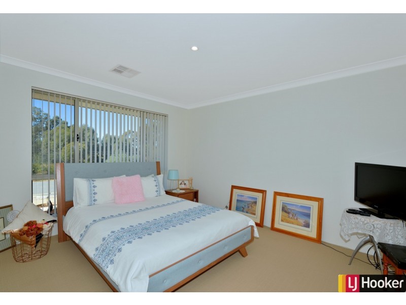 65 Warburton Trail, Lakelands WA 6180