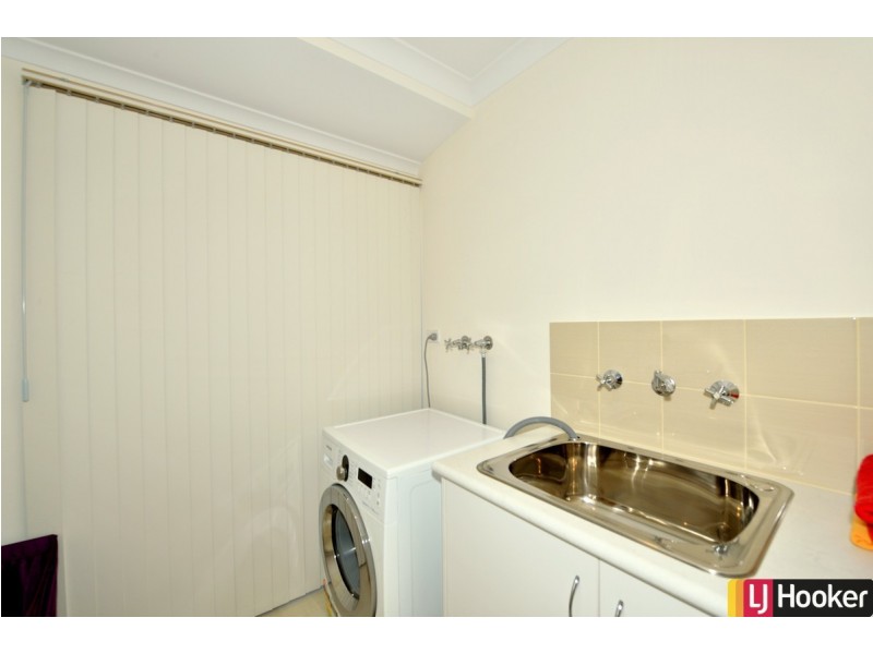 65 Warburton Trail, Lakelands WA 6180