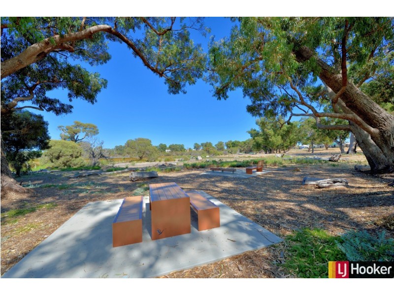 65 Warburton Trail, Lakelands WA 6180