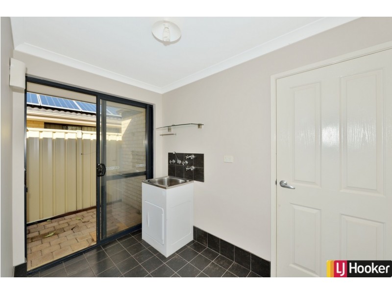 6 Pelora View, Lakelands WA 6180