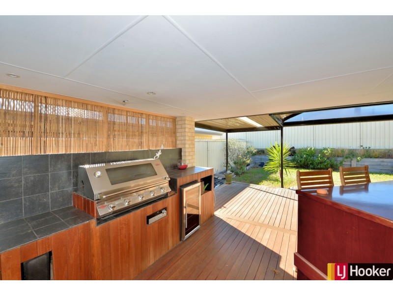 6 Pelora View, Lakelands WA 6180