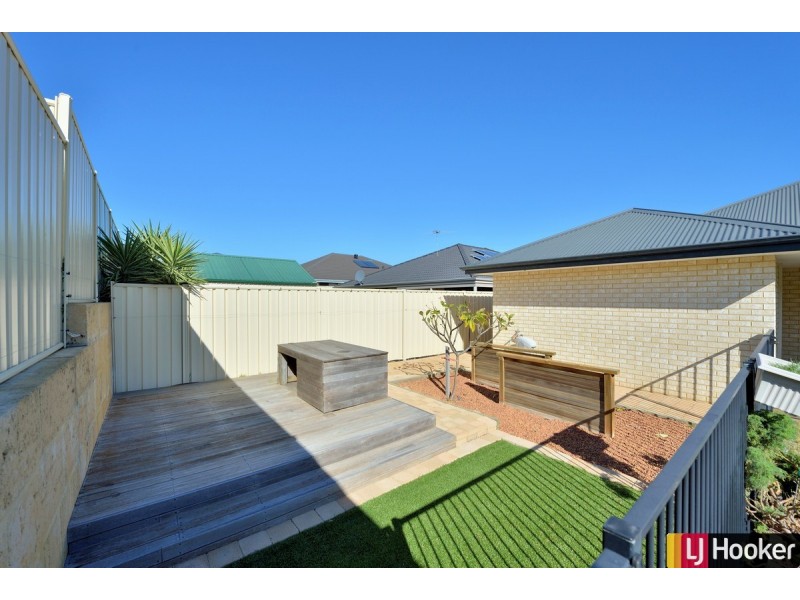 6 Pelora View, Lakelands WA 6180