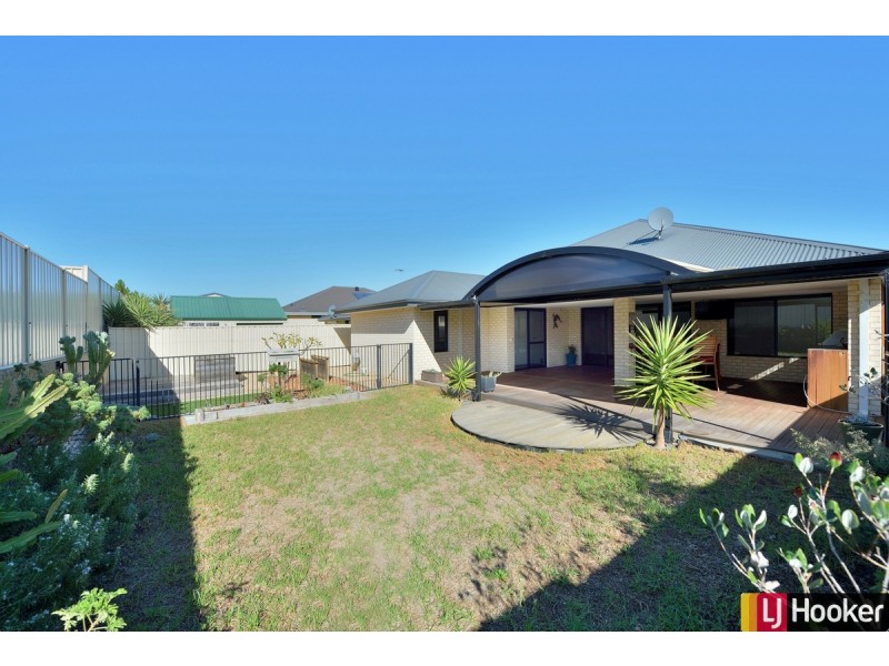 6 Pelora View, Lakelands WA 6180