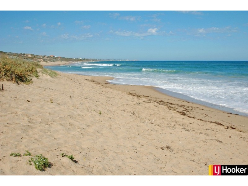 7 Whitegum Pass, Halls Head WA 6210