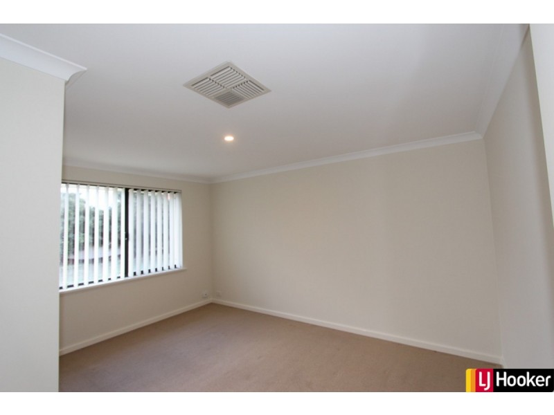 8 Abbeytown Circle, Waikiki WA 6169