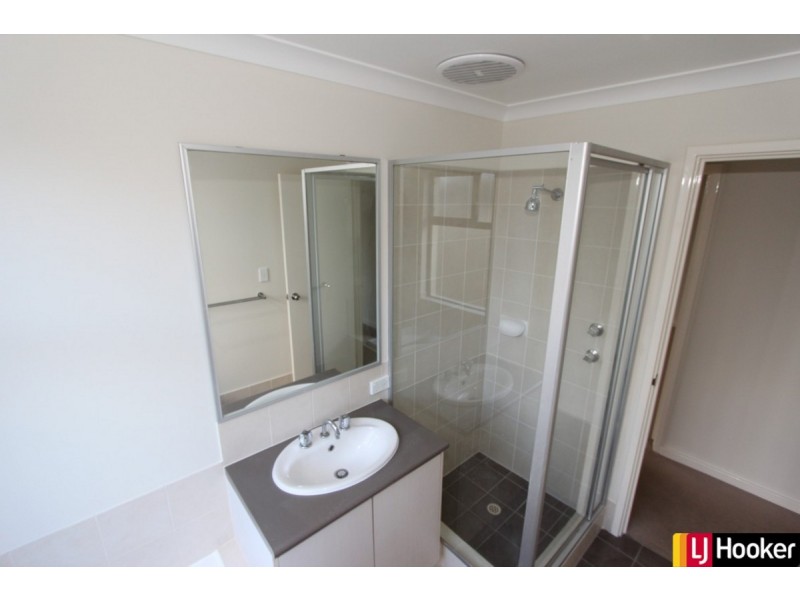 8 Abbeytown Circle, Waikiki WA 6169