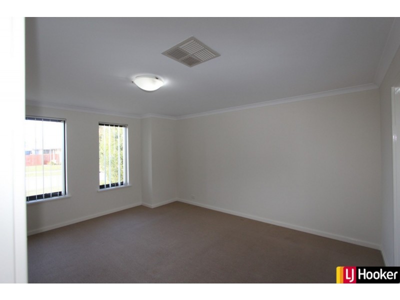 8 Abbeytown Circle, Waikiki WA 6169