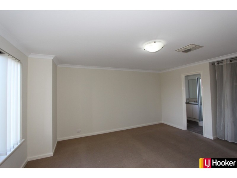 8 Abbeytown Circle, Waikiki WA 6169