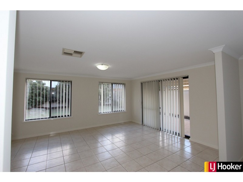 8 Abbeytown Circle, Waikiki WA 6169