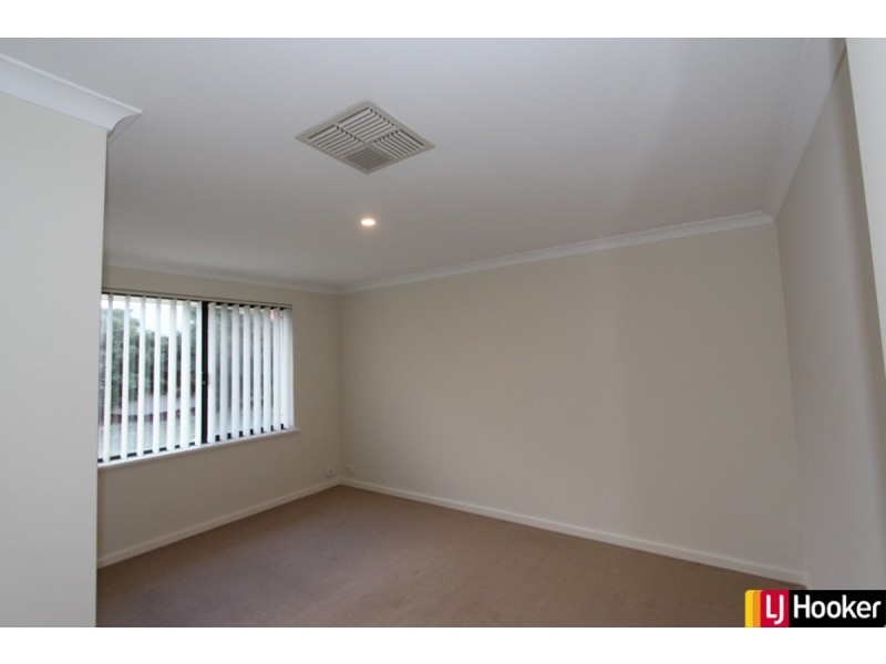 8 Abbeytown Circle, Waikiki WA 6169