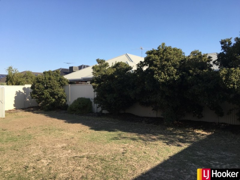 8 Abbeytown Circle, Waikiki WA 6169