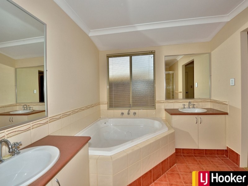 41 Waratah Circle, Halls Head WA 6210