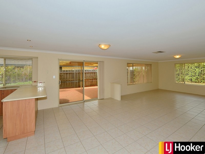 41 Waratah Circle, Halls Head WA 6210