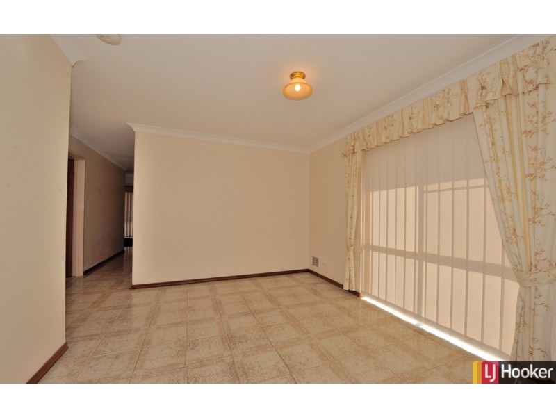 1/2 Gleneagles Place, Halls Head WA 6210