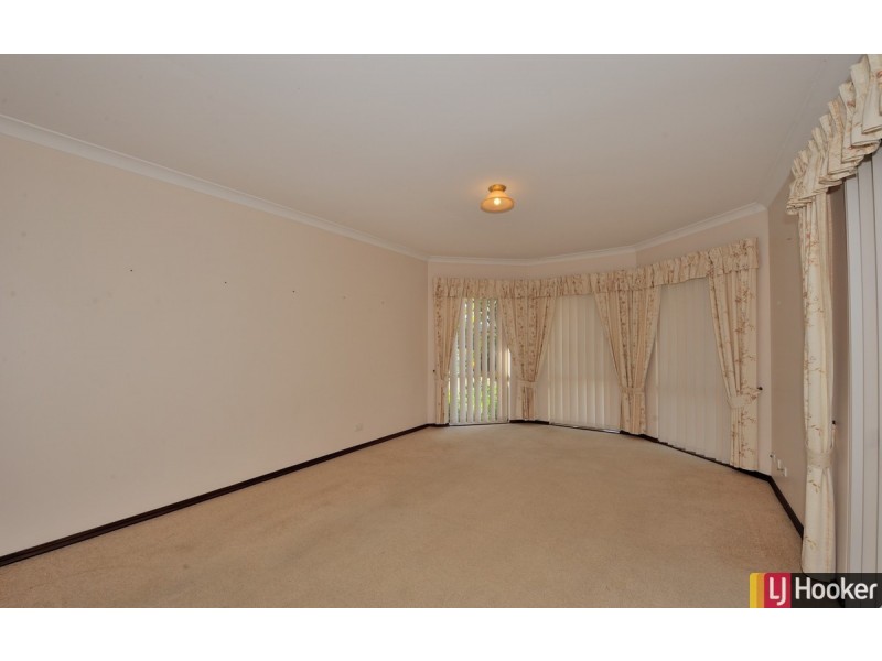1/2 Gleneagles Place, Halls Head WA 6210