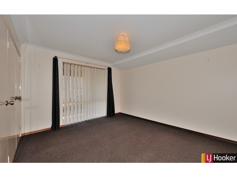1/2 Gleneagles Place, Halls Head WA 6210