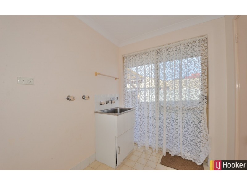1/2 Gleneagles Place, Halls Head WA 6210