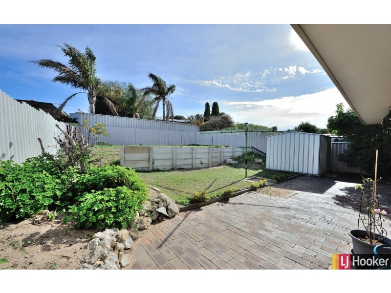 1/2 Gleneagles Place, Halls Head WA 6210