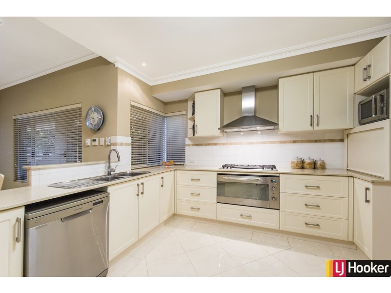 5 Carissa Turn, Halls Head WA 6210