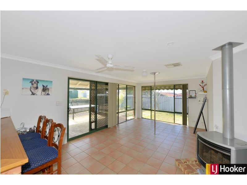 9 Wintersweet Place, Halls Head WA 6210