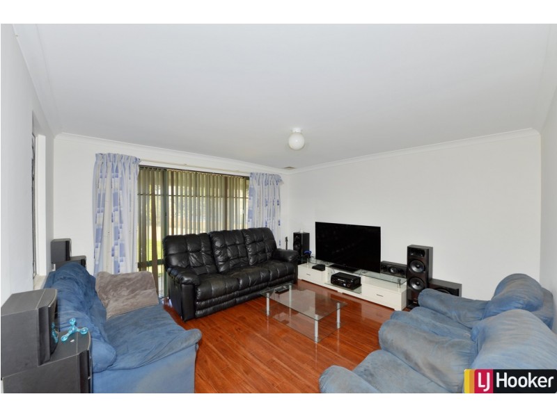 9 Wintersweet Place, Halls Head WA 6210