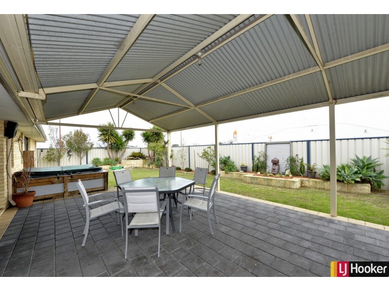 23 Broadstone Vista, Meadow Springs WA 6210