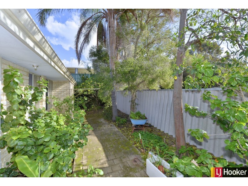 1B Jasmine Place, Halls Head WA 6210