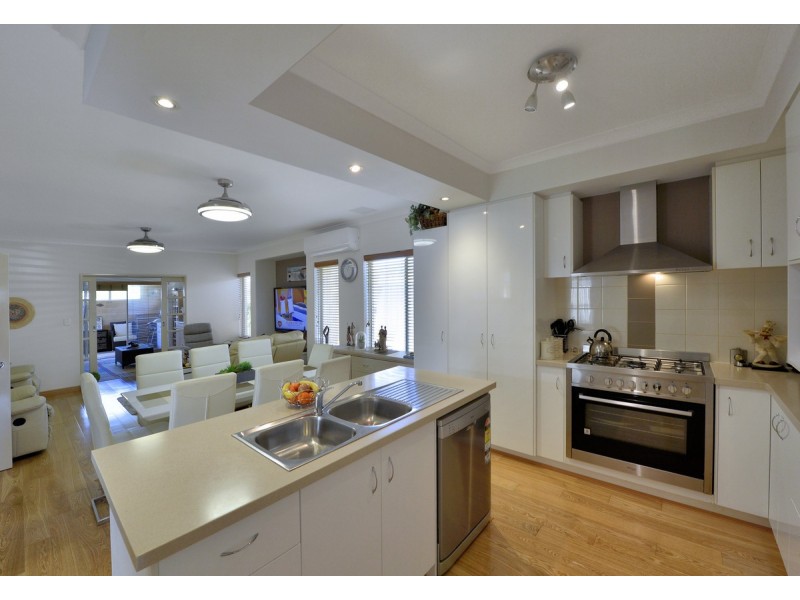 53 Leisure Way, Halls Head WA 6210